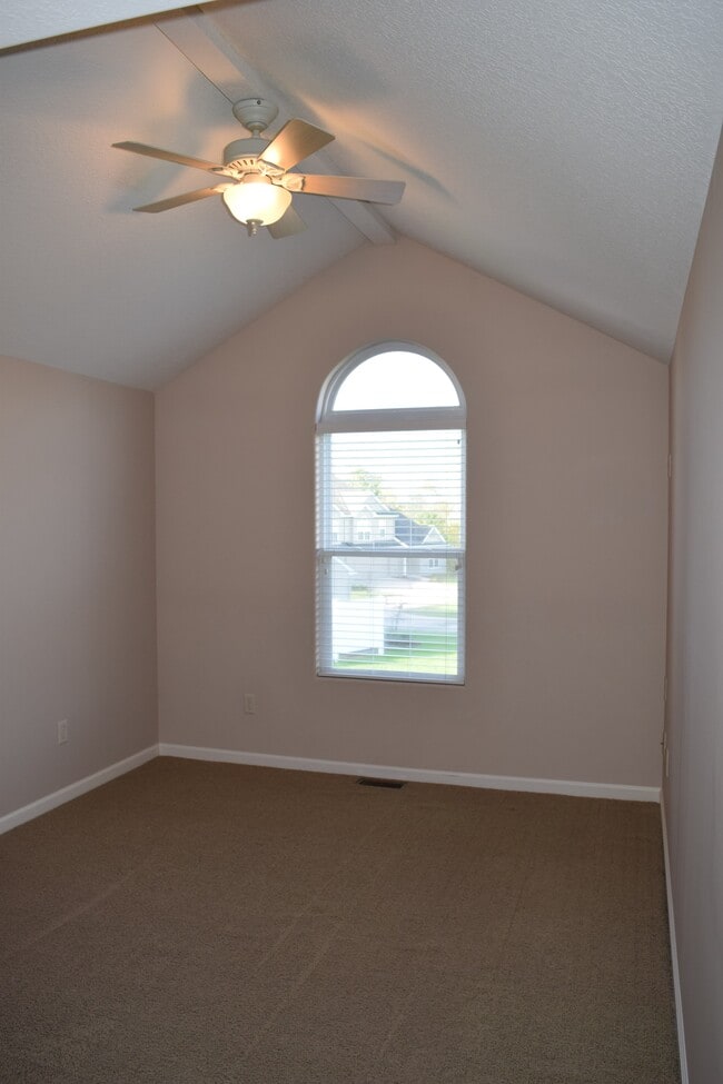 Building Photo - 10038 Oak Trail Rd