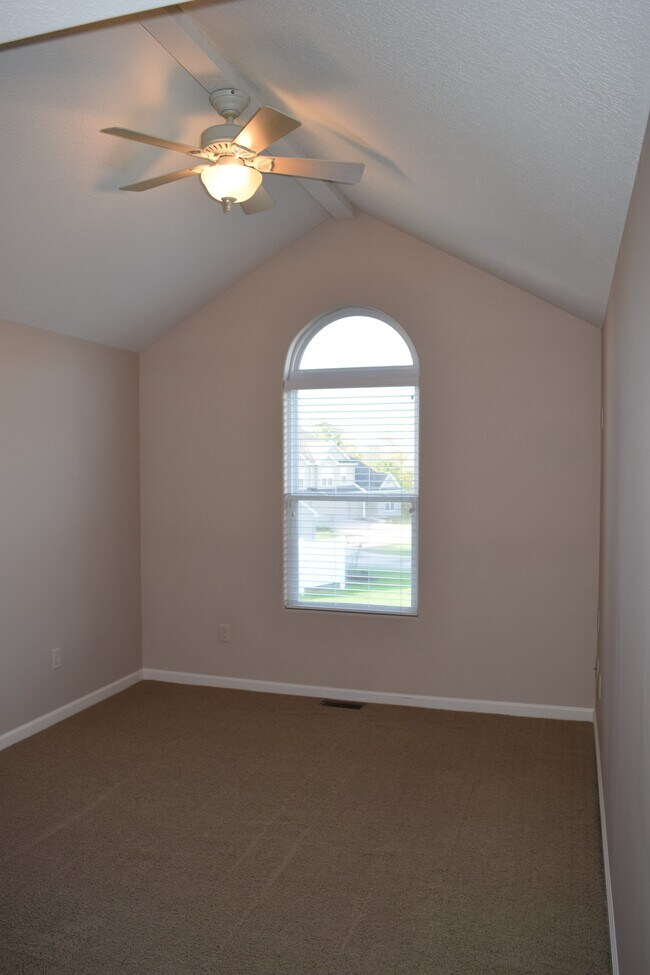 Building Photo - 10039 Oak Trail Rd