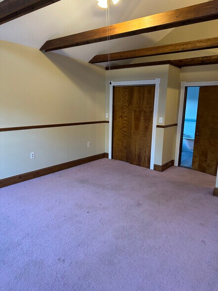 Building Photo - 529 Brook St