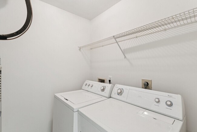 Building Photo - 11892 Breton Ct