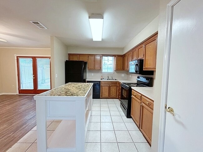 Primary Photo - 3 Bedroom Townhouse off Jefferson Hwy near...