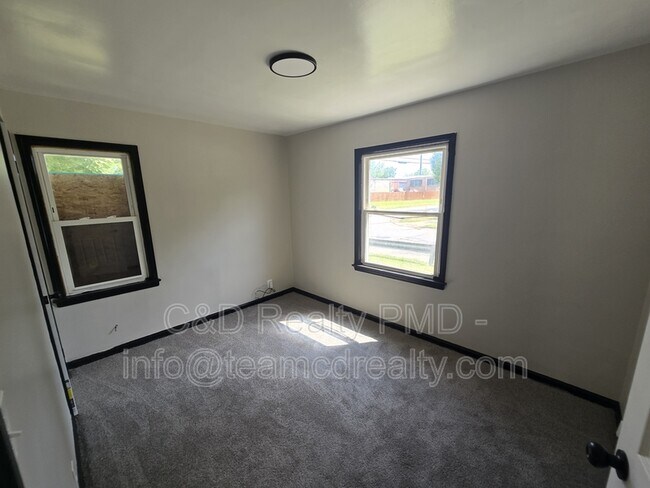 Building Photo - 4308 E 143rd St