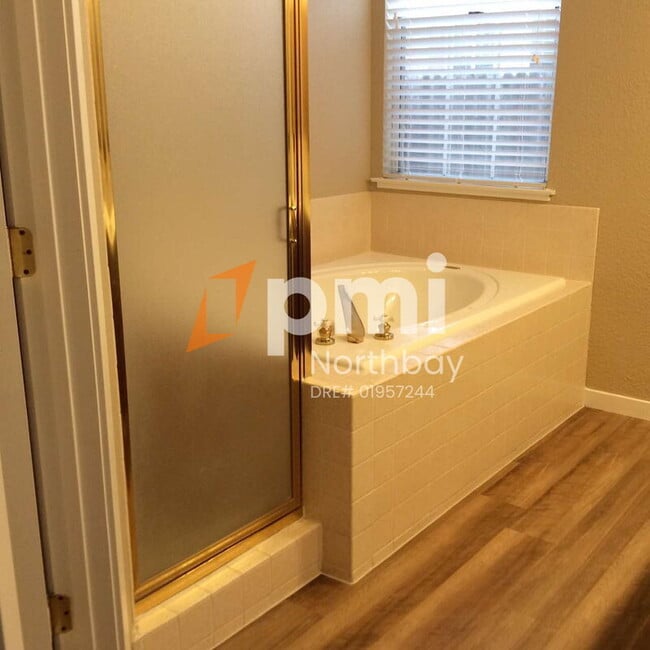 Building Photo - 3276 Formby Ln