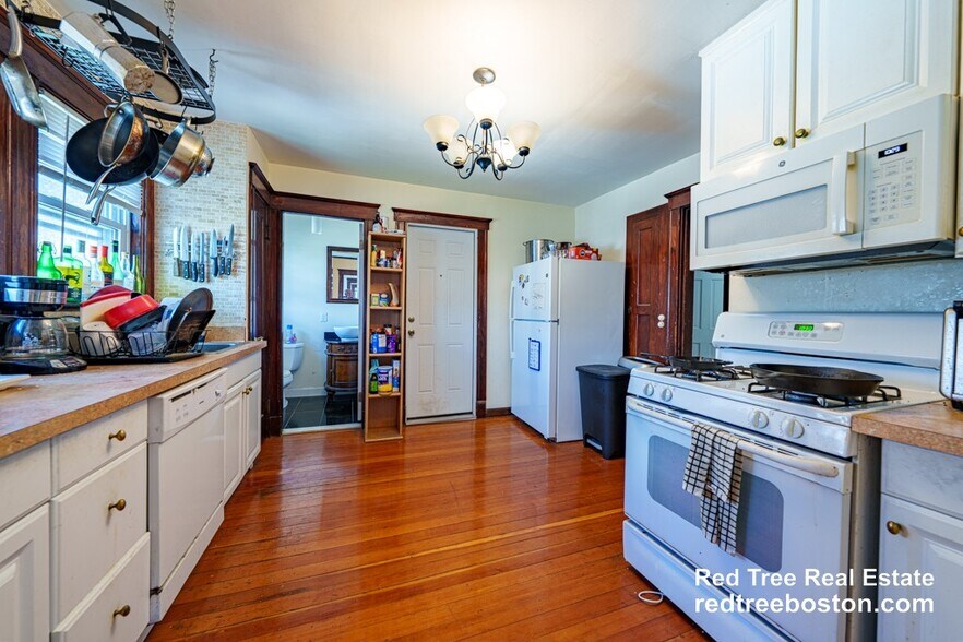 Building Photo - 8 Niles St