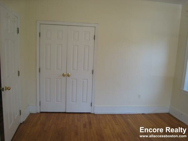 Building Photo - 62 Egmont St