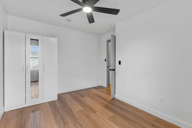 Building Photo - 2641 River Look Dr