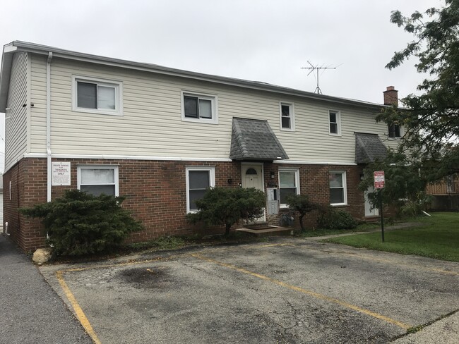Building Photo - 9909 S Ridgeland Ave
