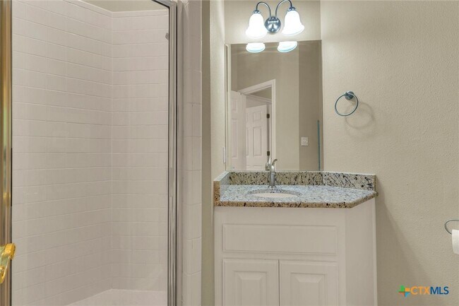 Building Photo - 2204 Garden Ct