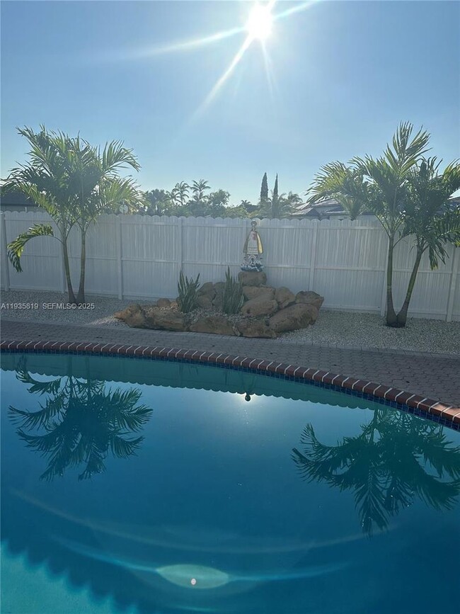 Building Photo - 16620 SW 141st Ct