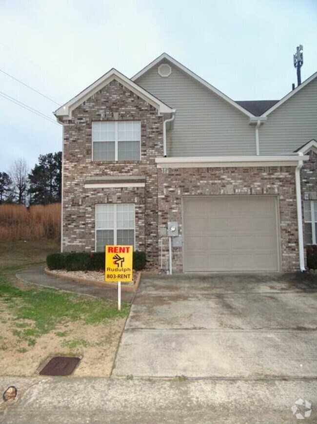 Building Photo - Spacious 3 BR / 2.5 BA in Birmingham!