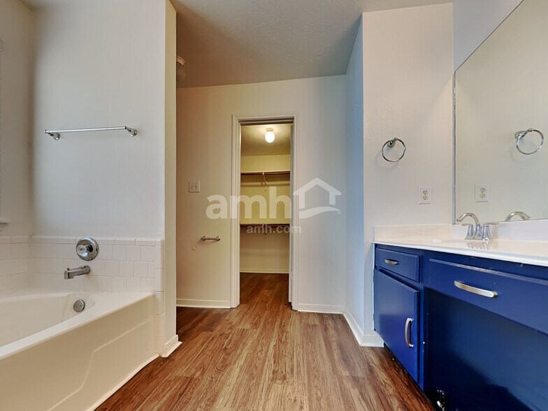 Building Photo - 5349 Yale Dr