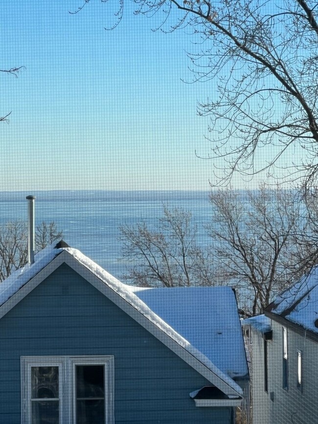 Building Photo - AVAILABLE JUNE - Beautifully Renovated 4 Bed 1 Bath in East Hillside