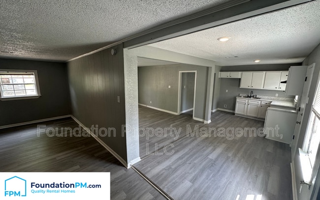 Building Photo - 4995 Stacey Rd