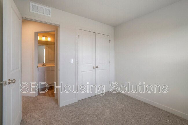 Building Photo - 12403 S Parkwood Ln