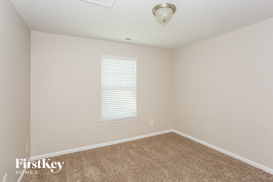 Building Photo - 4018 Martele Dr