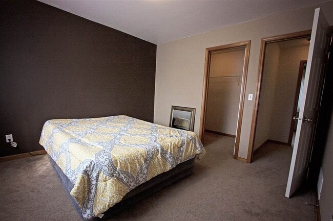 Building Photo - Beautiful 3 bedroom 2 1/2 bath home availa...