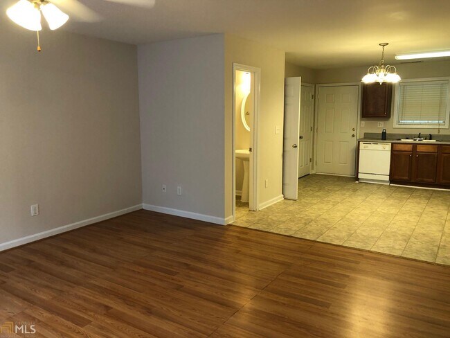 Building Photo - 202 Hiram Terrace