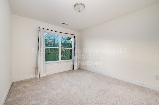 Building Photo - 8046 Saluda Dr