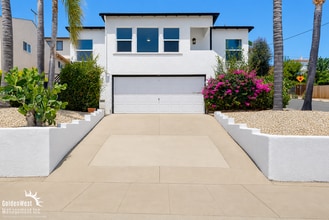 Building Photo - Completely Remodeled 4Bdm 2Ba Single Family - MI Special!