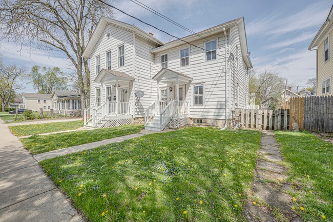 Building Photo - 373 Cedar St