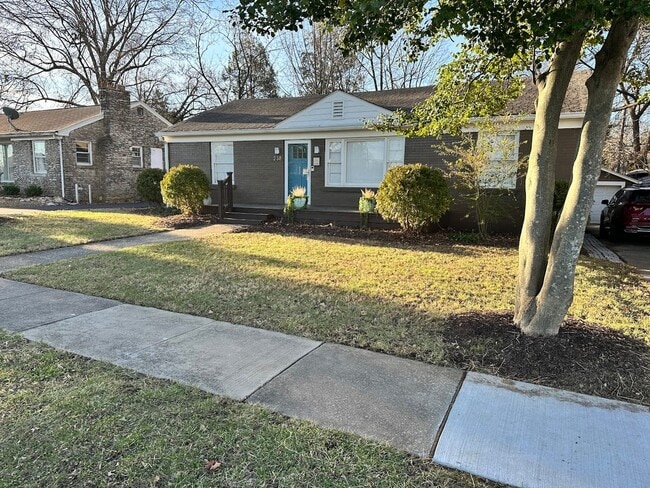 Building Photo - Beautiful House in Picadome! Off-Street Parking, W/D, Breakfast Bar, Deck, Fenced Backyard!