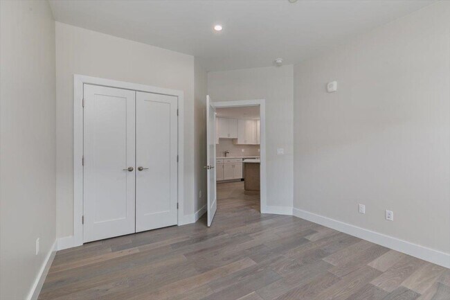 Building Photo - 65 Pointe Pl