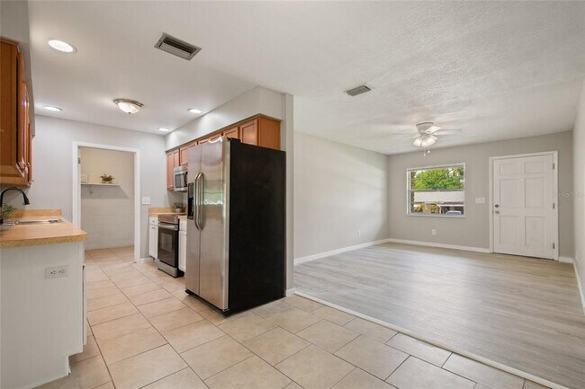 Building Photo - 111 Amigos Rd