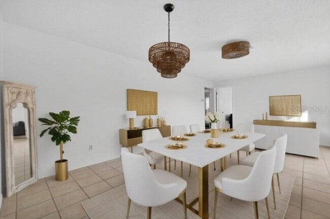 Building Photo - 8195 Coachlight Cir