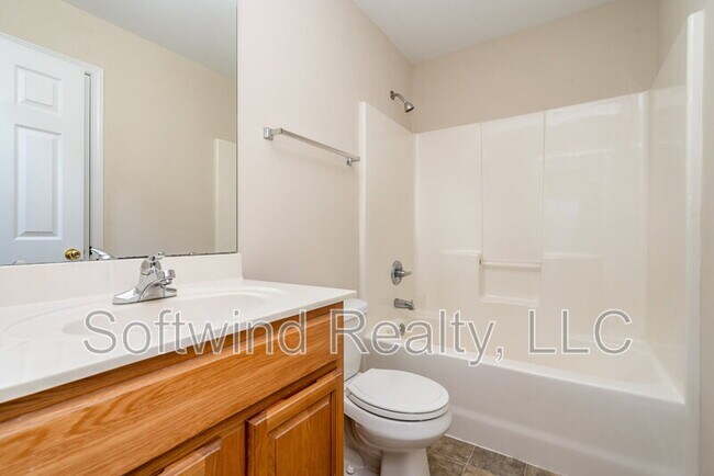 Building Photo - 1803 Red Bird Cir SE