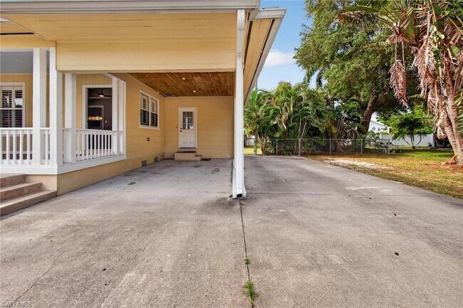 Building Photo - 1420 Maravilla Ave
