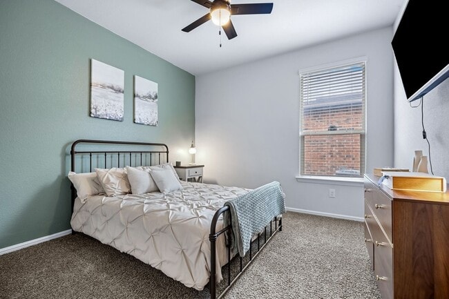 Building Photo - 5208 Petal Mdws Dr