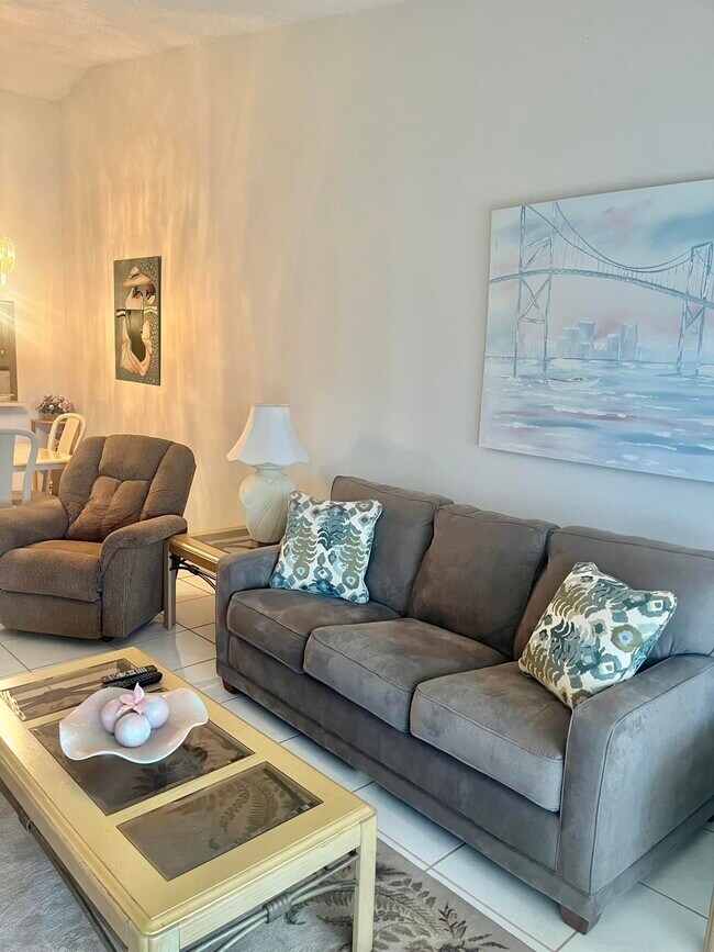 Building Photo - 7831 Willow Spring Dr