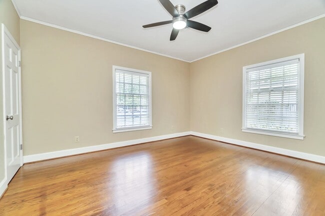 Building Photo - ** 3 bed 2 bath located in McGehee Estate ...