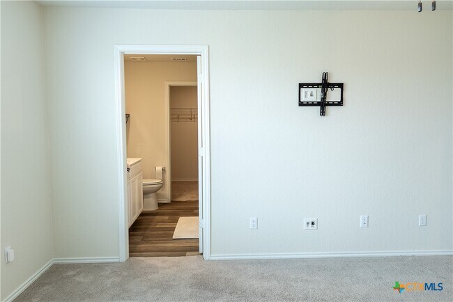 Building Photo - 804 Sweetgrass