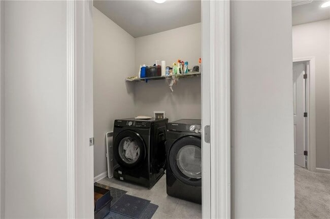 Building Photo - 2170 Trelipe Dr
