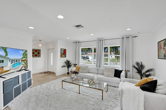 Building Photo - 4775 NW 5th Ave