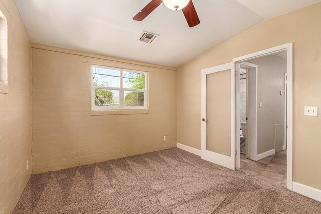 Building Photo - 350 E Kelso St