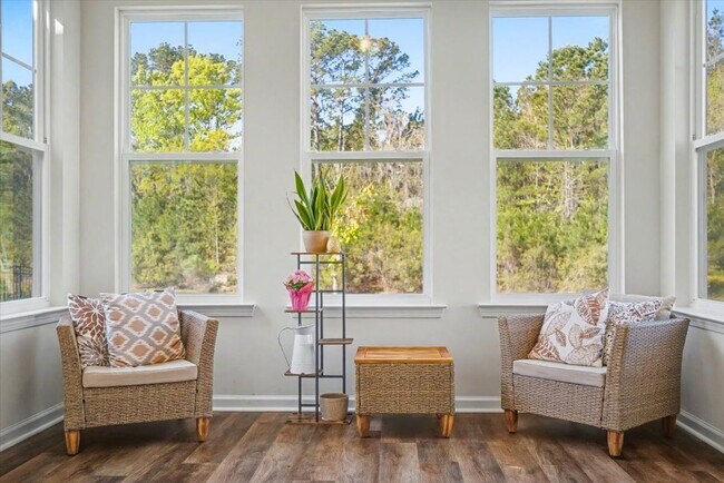 Building Photo - Stunning 5 Bed/3.5 Bath Home in Buckhead East