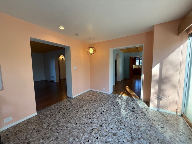 Building Photo - Luxury Upper Piedmont Estate