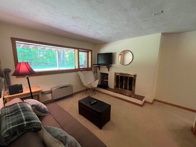 Building Photo - 35 Woodland Pines Rd
