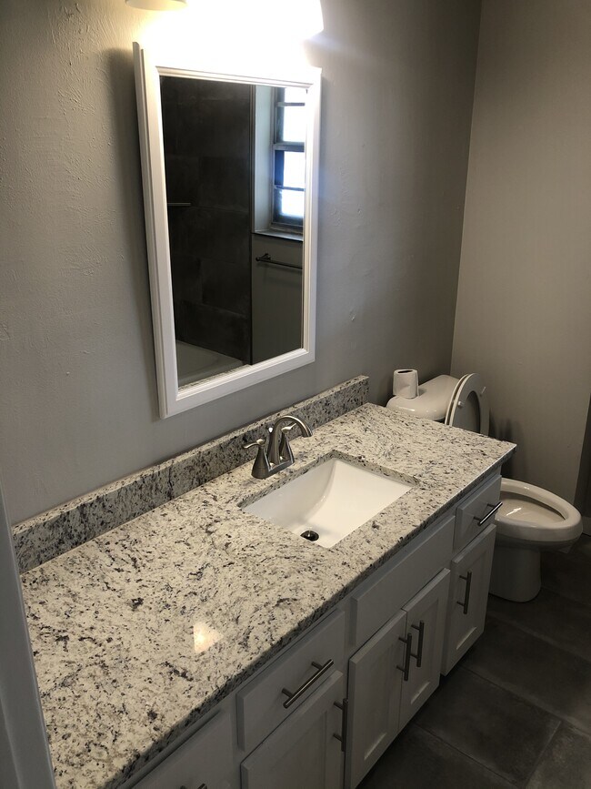 Building Photo - 2209 Iowa St