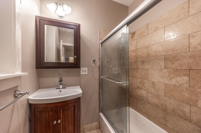 Building Photo - 1432 W Jonquil Terrace