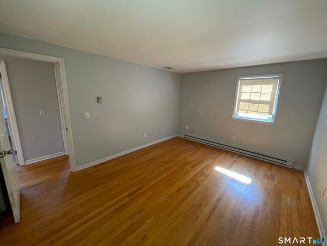 Building Photo - 85 Brentwood Dr