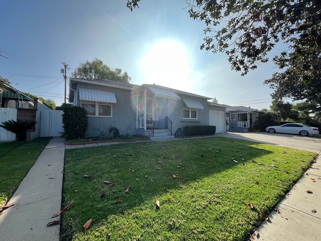 Building Photo - Panorama City 2+1 house w/garage + backyard! (8062 Lennox)