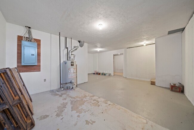 Building Photo - 600 County St