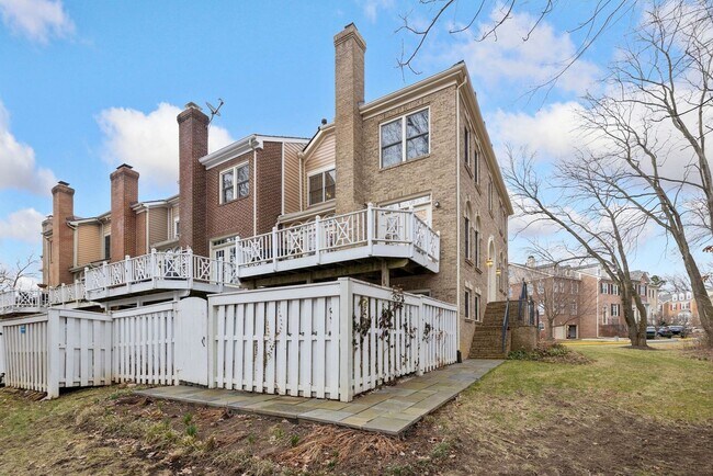 Building Photo - 3 Bedroom 3.5 Bathroom Townhouse// Vienna/...