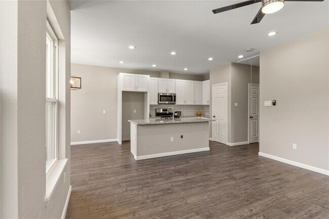 Building Photo - 5307 Groveton St