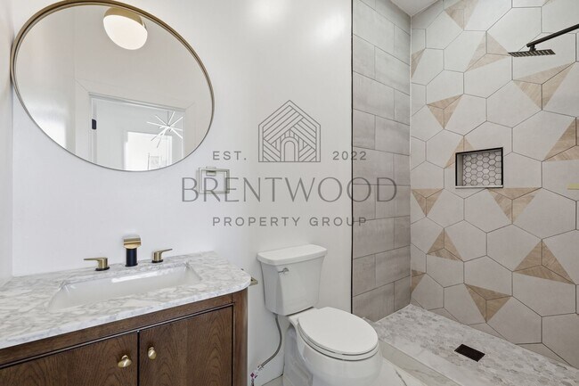 Building Photo - Fully Renovated 4bed, 3bath Home with Fenced In Yard