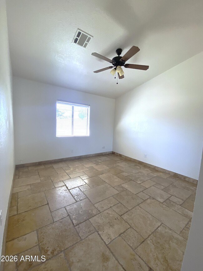 Building Photo - 405 E Huber St