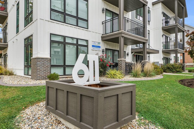 Building Photo - 611 S State St -Waitlist Open for August 2027